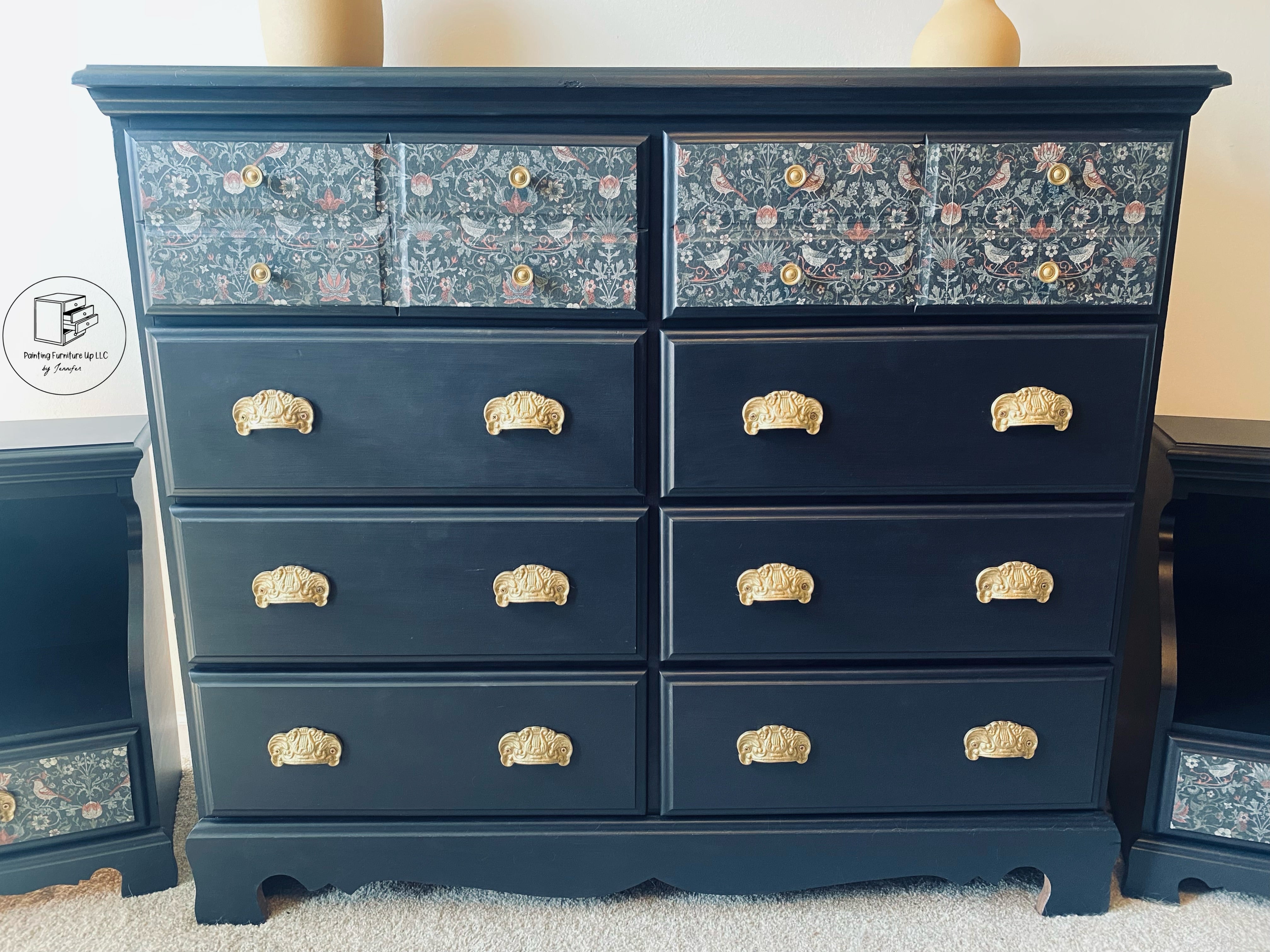 ✨SOLD✨ Dresser & matching nightstands