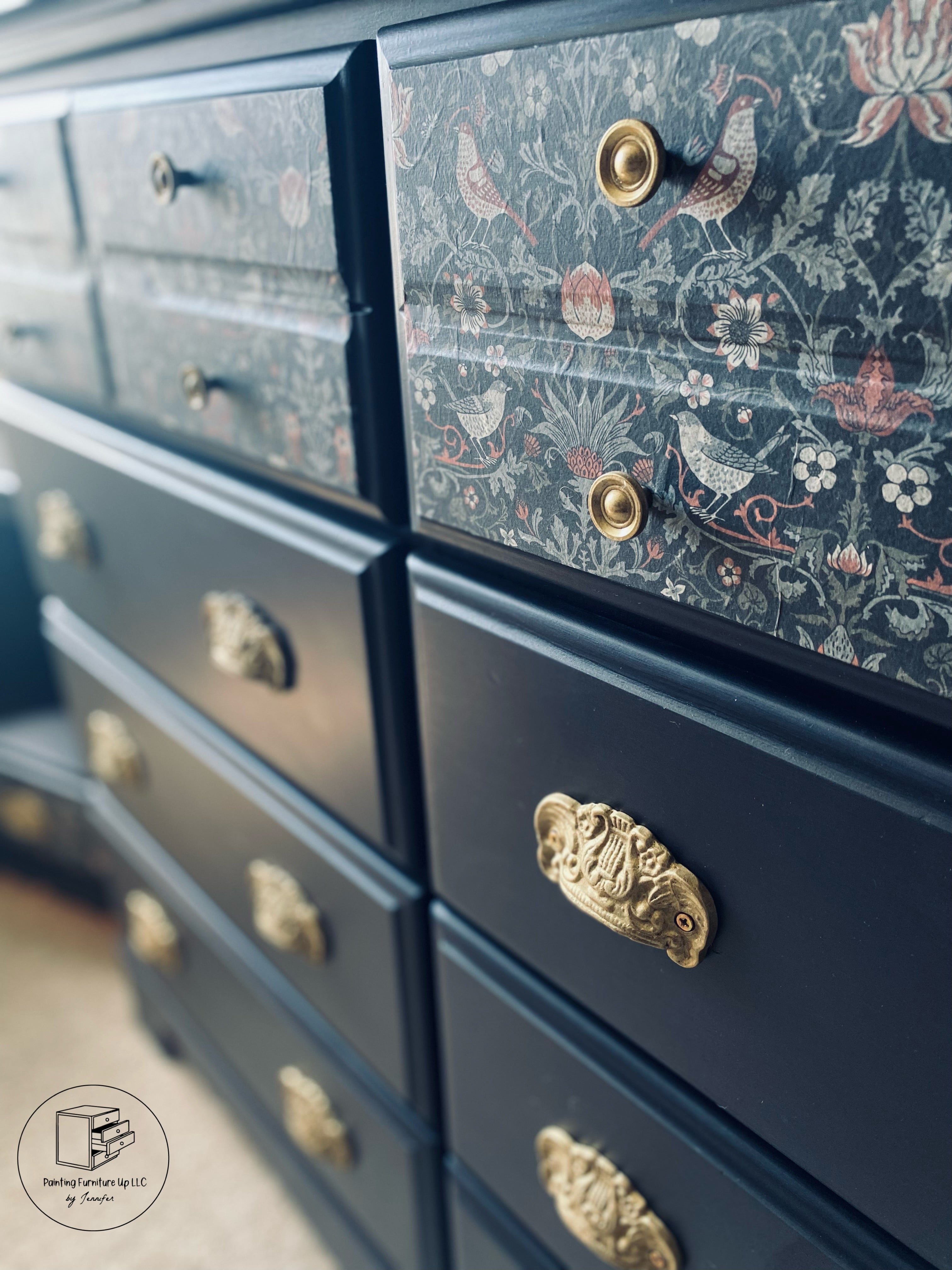 ✨SOLD✨ Dresser & matching nightstands