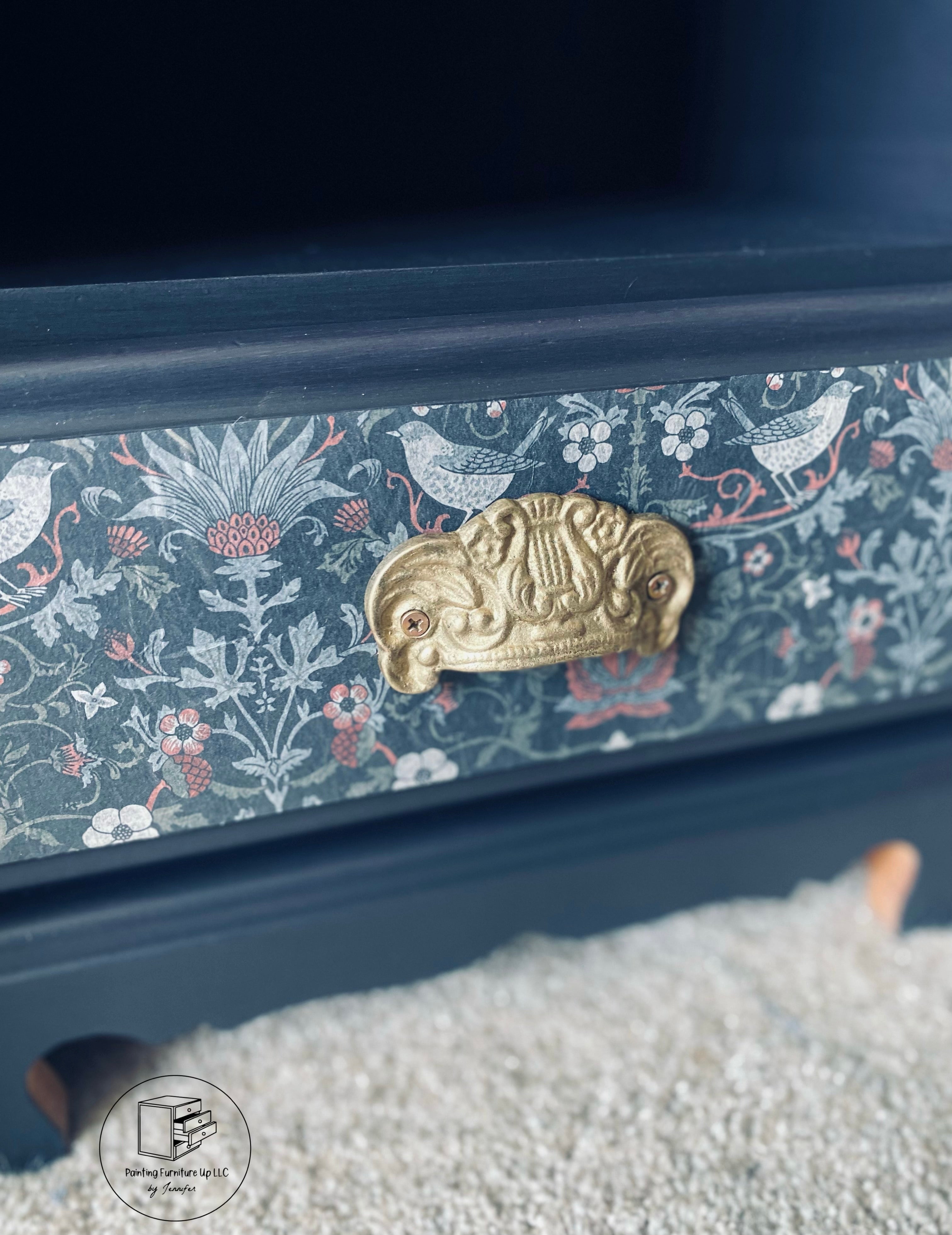 ✨SOLD✨ Dresser & matching nightstands